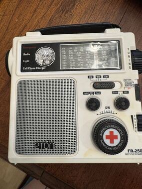 Eton FR250 American Red Cross Emergency Weather Radio Crank Tested Works